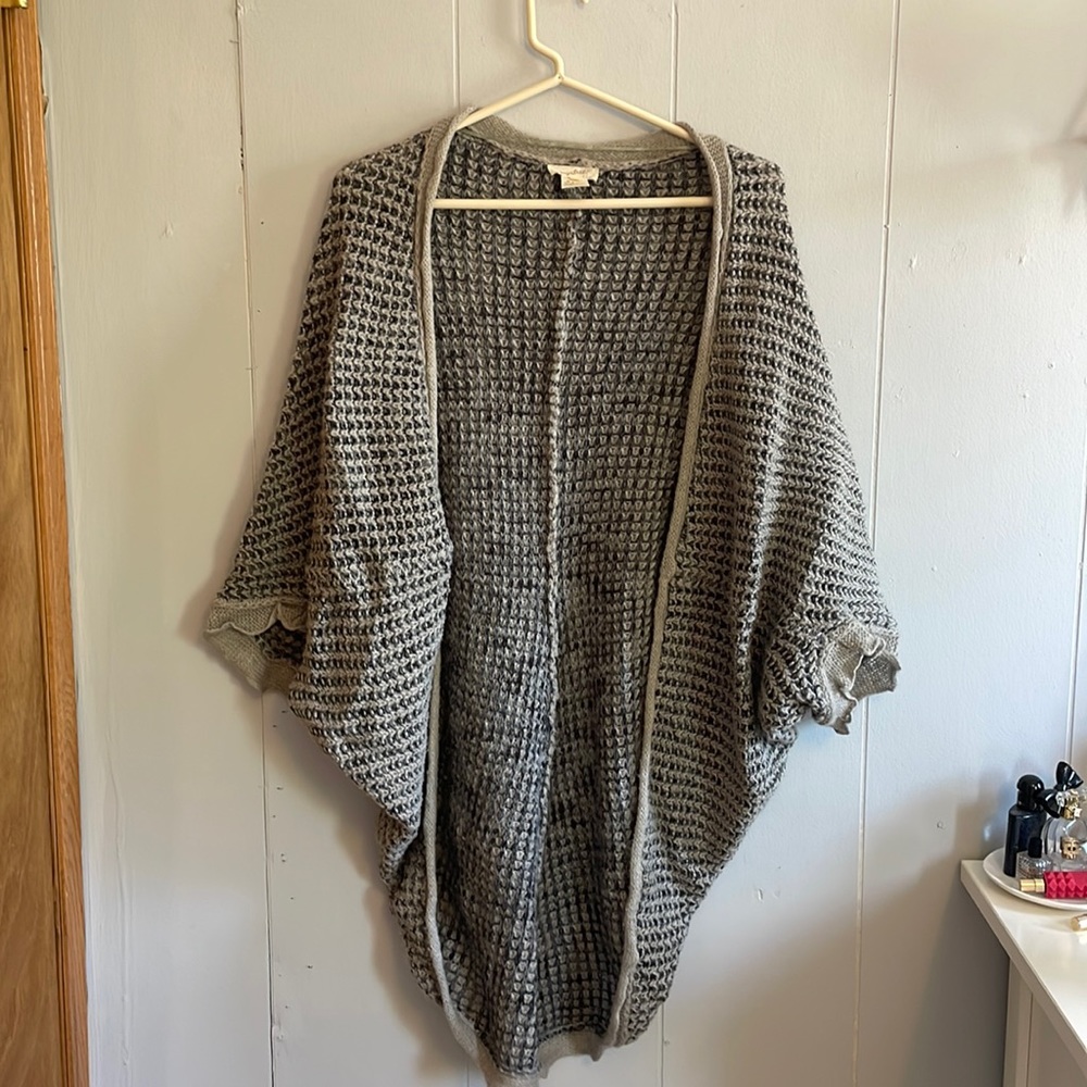 Grey poncho-like wool cartigan